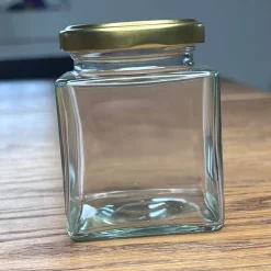 Firkantet Krydderiglas / Sylteglas med guld låg – 212 ml